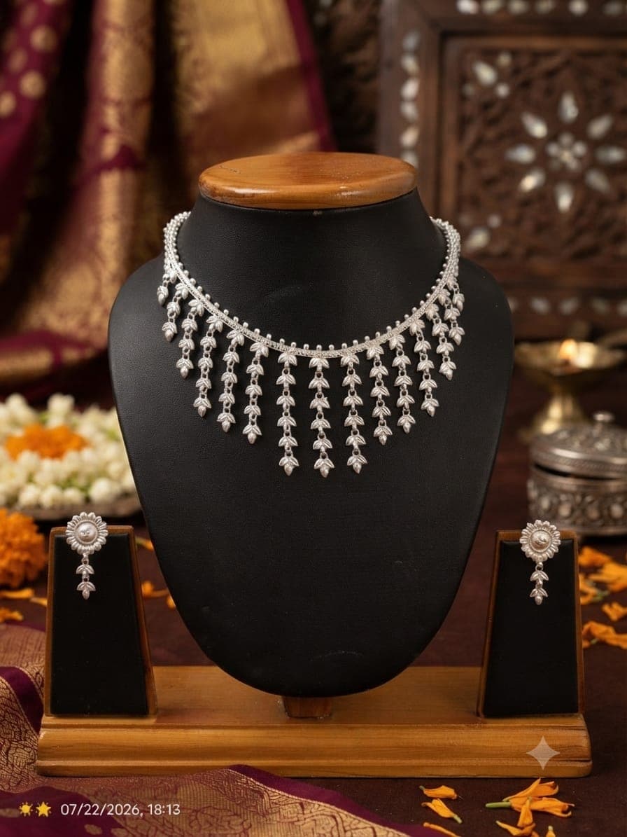 Silver necklace set